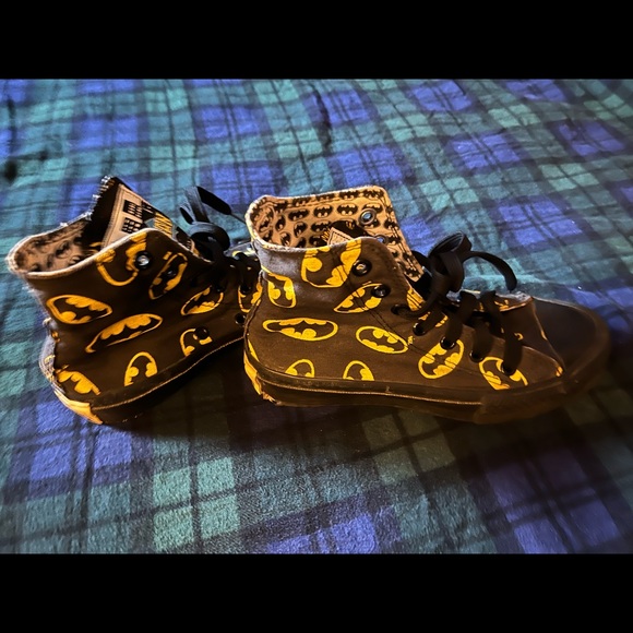 Collectors Batman ‘89 Converse + Toy - Picture 3 of 13